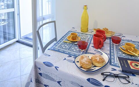 Apartments Mafalda - Levanto: Voedsel, Tafel, Tableware, Dishware, Bord, Drinkware, Koffiekop, Tafelkleed, Textiel, Kop