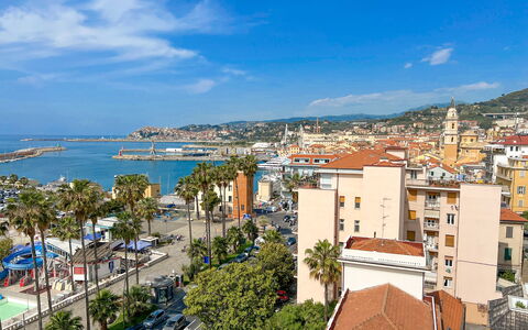 Vista Mare Borgo Peri: Wolk, Water, Lucht, Gebouw, Dag, Eigendom, Blauw, Venster, Boom, Architectuur