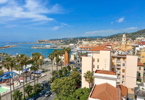 Vista Mare Borgo Peri: Wolk, Water, Lucht, Gebouw, Dag, Eigendom, Blauw, Venster, Boom, Architectuur