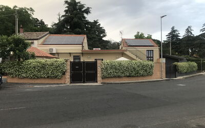 Villa Saponara: Woongebied, Huis, Huis, Voorstad, Oprit, Poort, Home Schermen