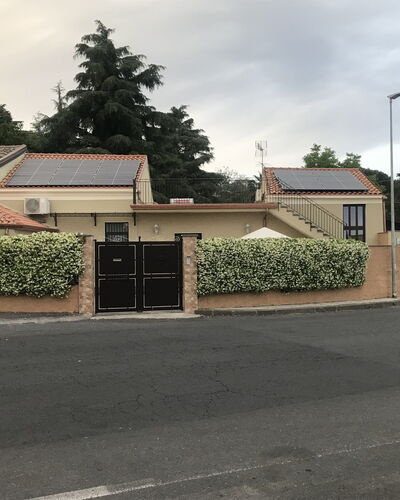 Villa Saponara: Woongebied, Huis, Huis, Voorstad, Oprit, Poort, Home Schermen