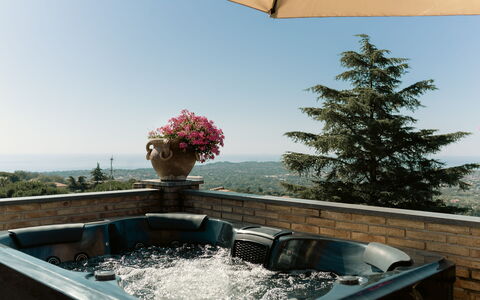 Etna Suites: Meubilair, Zwembad, Bloempot, Bad, Toevlucht, Buitenmeubels, Jacuzzi, Kamerplant, Eco Hotel