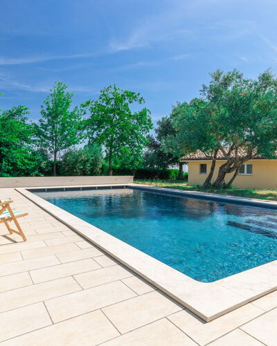 Sunrise Hill Holiday Home: Water, Fabriek, Wolk, Lucht, Eigendom, Zwembad, Groen, Azure, Boom, Rechthoek