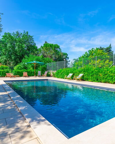Sunrise Hill Holiday Home: Water, Fabriek, Lucht, Eigendom, Zwembad, Azure, Boom, Wolk, Condominium, Vrije Tijd