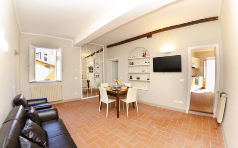 Loft Lucca: Eigendom, Meubilair, Fotolijst, Televisie, Kamerplant, Comfort, Interieur Ontwerp, Architectuur, Woonkamer, Flooring