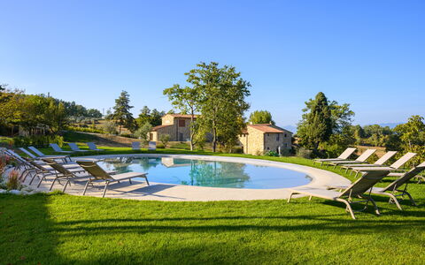 Villa Campestri: Water, Lucht, Fabriek, Zwembad, Boom, Gebouw, Natuurlijk Landschap, Architectuur, Land Lot, Schaduw