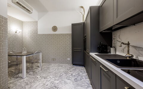 Dimora Fiorentina: Gootsteen, Cabinetry, Countertop, Wastafel, Gebouw, Kraan, Hout, Keuken, Fornuis, Interieur Ontwerp
