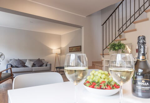 Casa Del Porto: Voedsel, Eigendom, Fles, Tableware, Tafel, Interieur Ontwerp, Ingrediënt, Comfort, Countertop