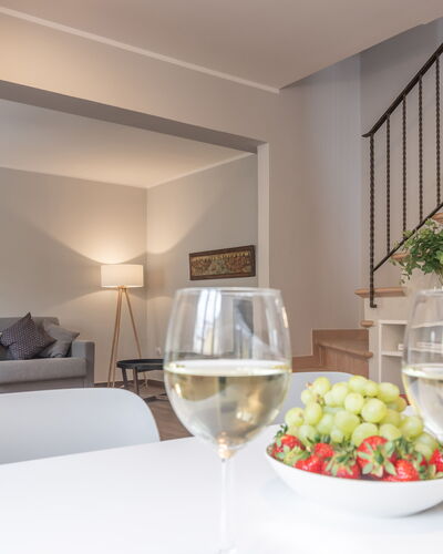 Casa Del Porto: Voedsel, Eigendom, Fles, Tableware, Tafel, Interieur Ontwerp, Ingrediënt, Comfort, Countertop
