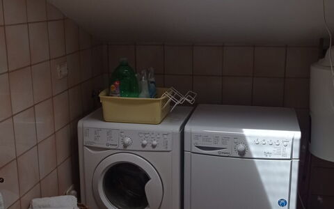 L'attico Di Castelfidardo: Wasruimte, Wasmachine, Wasdroger, Badkamer, Laundry, Verdieping, Huishoudapparatuur, Flooring, Materiële Goederen