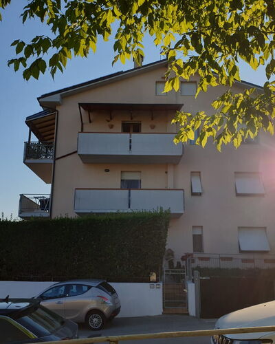L'attico Di Castelfidardo: Lucht, Auto, Gebouw, Eigendom, Licht, Voertuig, Wiel, Motorvoertuig