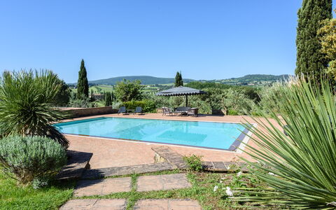 Villa Pancole: Water, Fabriek, Eigendom, Lucht, Zwembad, Azure, Natuurlijk Landschap, Gebouw, Boom, Rechthoek