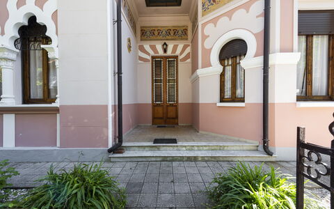 Villa Marconi: Fabriek, Eigendom, Gebouw, Venster, Deur, Onroerend Goed, Facade, Symmetrie, Kolom, Huis