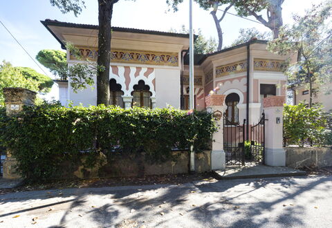Villa Marconi: Fabriek, Eigendom, Lucht, Boom, Muur, Facade, Vrije Tijd, Gebouw, Stad, Gebedsruimte