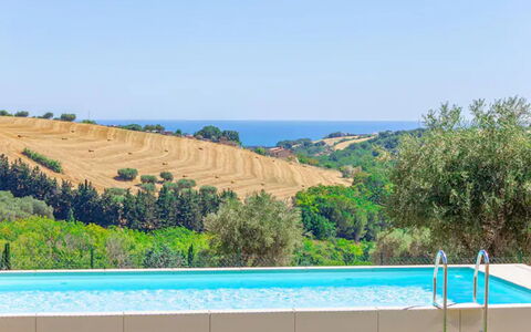 Villa Elpidio: Water, Lucht, Watervoorraden, Azure, Natuurlijk Landschap, Fabriek, Zwembad, Land Lot, Vegetation, Schaduw
