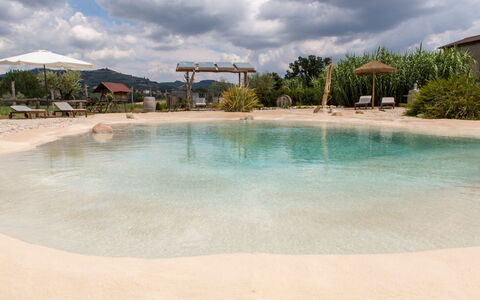 Villa Tavernacce: Water, Lucht, Wolk, Eigendom, Fabriek, Zwembad, Azure, Boom, Aqua