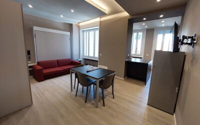 Pavia Tower 3: Bankstel, Eigendom, Tafel, Meubilair, Comfort, Gebouw, Hout, Televisie, Interieur Ontwerp, Woonkamer