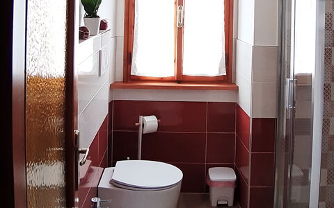 Villa Renaccio: Loodgieterswerkinrichting, Eigendom, Wastafel, Wastafel In De Badkamer, Kraan, Gebouw, Hout, Badkamer, Venster
