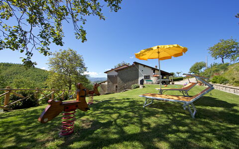 Villa Renaccio: Fabriek, Lucht, Eigendom, Boom, Land Lot, Schaduw, Buitenmeubels, Vrije Tijd, Natuurlijk Landschap, Hout