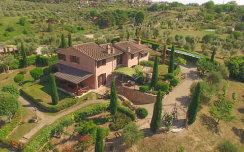 Villa i Colli: Fabriek, Eigendom, Gebouw, Boom, Plantkunde, Natuurlijk Landschap, Land Lot, Architectuur, Woongebied, Huis