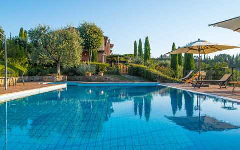 Villa i Colli: Water, Fabriek, Lucht, Eigendom, Zwembad, Azure, Boom, Gebouw, Buitenmeubels, Vrije Tijd