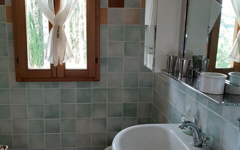 Casa Mulinello: Kraan, Loodgieterswerkinrichting, Spiegel, Eigendom, Wastafel, Wastafel In De Badkamer, Badkamer, Hout, Gebouw, Venster