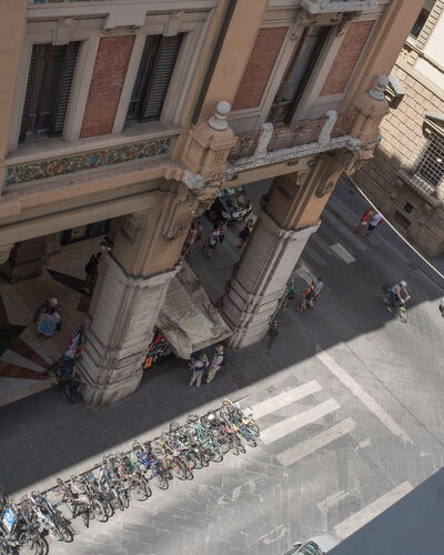 Duomo Suite: Venster, Gebouw, Stedelijk Ontwerp, Weg Oppervlak, Auto, Facade, Landmark, Weg, Stad, Voertuig