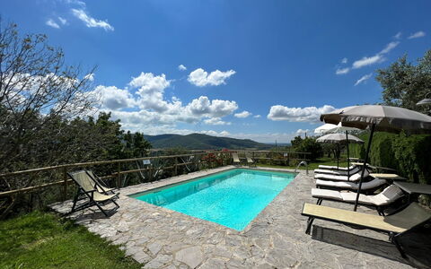 Villa Patrizia: Wolk, Lucht, Water, Fabriek, Zwembad, Boom, Schaduw, Buitenmeubels, Natuurlijk Landschap, Gras