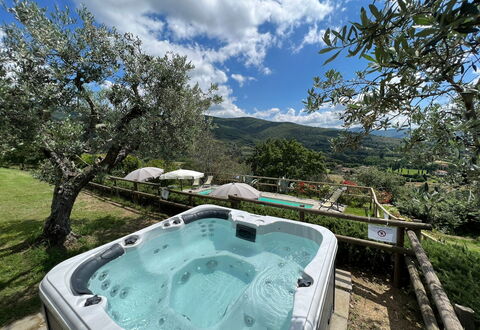 Villa Patrizia: Wolk, Fabriek, Water, Lucht, Natuur, Plantkunde, Boom, Zwembad, Natuurlijk Landschap