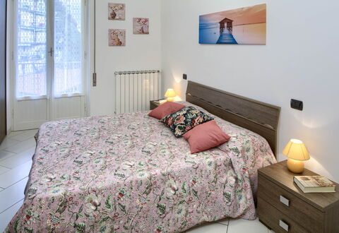 Apartment Fernanda 2 - Levanto: Meubilair, Eigendom, Venster, Comfort, Hout, Textiel, Interieur Ontwerp, Architectuur, Verdieping, Gebouw