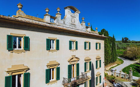 Villa Staggia: Facade, Architectuur, Landgoed, Villa, Hotel, Herenhuis, Balkon