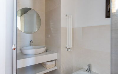 Ginestra - Mastropà: Spiegel, Kraan, Wastafel, Wastafel In De Badkamer, Loodgieterswerkinrichting, Badkamer, Interieur Ontwerp, Hout, Verdieping