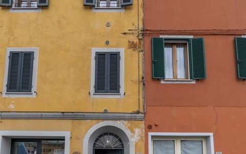 Il Borgo Apartment: Venster, Gebouw, Deur, Buurt, Muur, Materiële Goederen, Woongebied, Facade, Stedelijk Ontwerp