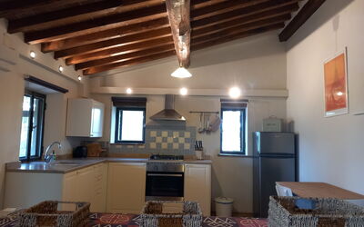 Il Nascondiglio: Woonkamer, Hout, Verlichting, Interieur Ontwerp, Fotolijst, Verdieping, Flooring, Onroerend Goed, Hardwood, Hal