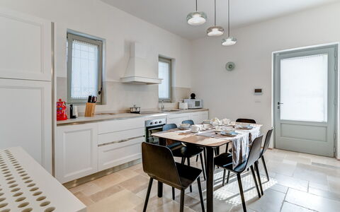 Trullo Under The Apulian Sky: Meubilair, Tafel, Cabinetry, Countertop, Venster, Stoel, Hout, Interieur Ontwerp, Keuken, Architectuur