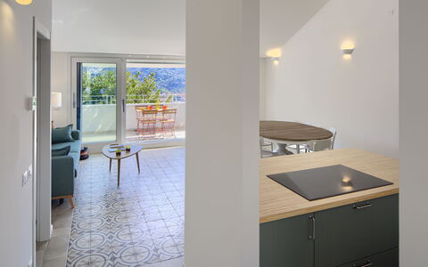 Casa Grande Mare - Levanto: Meubilair, Cabinetry, Eigendom, Gebouw, Hout, Tafel, Keuken, Interieur Ontwerp, Countertop, Flooring