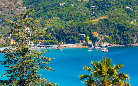 Casa Grande Mare - Levanto: Water, Fabriek, Natuur, Azure, Boom, Natuurlijk Landschap, Meer, Vegetation, Kust En Oceanic Landvormen, Biome