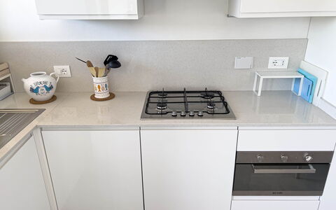 Appartamento La Castellana: Cabinetry, Countertop, Eigendom, Meubilair, Fornuis, Toestel Van De Keuken, Keuken, Huishoudapparatuur, Cooktop, Interieur Ontwerp