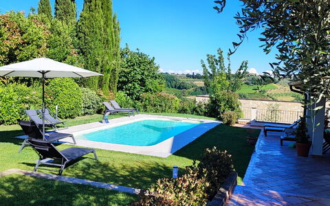Villa Di Pillo: Fabriek, Lucht, Water, Watervoorraden, Zwembad, Azure, Natuur, Schaduw, Natuurlijk Landschap, Arecales
