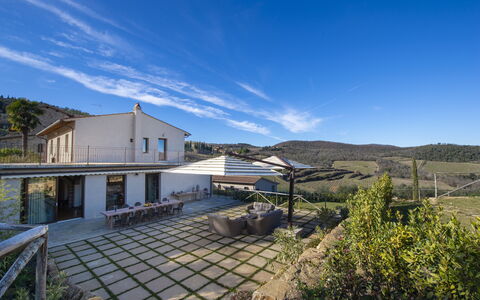 Bella Di Panzano: Lucht, Wolk, Fabriek, Gebouw, Venster, Huis, Land Lot, Hout, Landschap, Verblijf