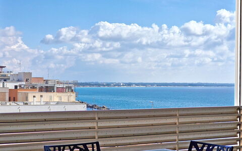 Suite Le Vele: Blauw, Zwemwater, Horizon, Zee, Oceaan, Kust En Oceanic Landvormen, Balkon, Kust, Appartement, Strand
