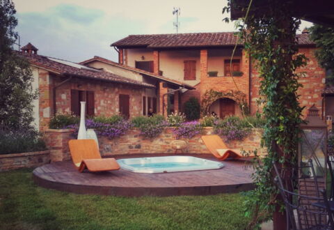 Casa Vacanze Paradiso: Fabriek, Water, Lucht, Gebouw, Venster, Wolk, Boom, Deur, Gras, Huis