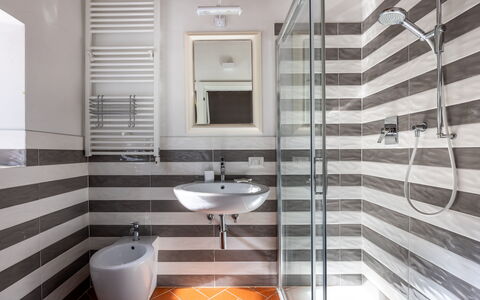 Casa Bosco D'arte Holiday Home , Greve In Chianti,: Flooring, Loodgieterswerkinrichting, Verdieping, Interieur Ontwerp, Badkamer, Loodgieter, Toilet, Tegel, Plafond