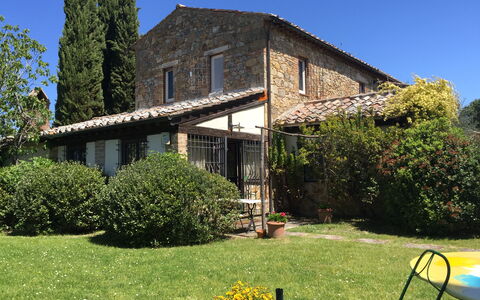 Villa Fulvia: Fabriek, Lucht, Gebouw, Venster, Plantkunde, Boom, Land Lot, Huis, Gras, Verblijf