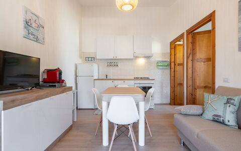 Il Faro Blu: Meubilair, Tafel, Gebouw, Hout, Verdieping, Flooring, Onroerend Goed, Hardwood, Huis
