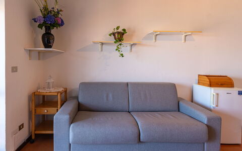 Niki: Meubilair, Bankstel, Muur, Interieur Ontwerp, Hout, Flooring, Kamer, Verdieping, Woonkamer, Appartement
