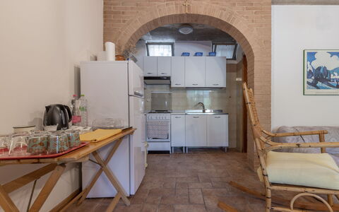 Casa Tramonti: Cabinetry, Meubilair, Eigendom, Gebouw, Tafel, Countertop, Hout, Toestel Van De Keuken, Interieur Ontwerp, Keuken