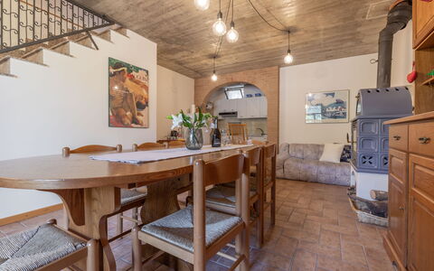 Casa Tramonti: Meubilair, Tafel, Eigendom, Cabinetry, Hout, Interieur Ontwerp, Verdieping, Flooring, Lade, Ladenkast