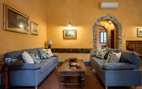 Villa Belvedere - Ambra: Meubilair, Interieur Ontwerp, Flooring, Bankstel, Muur, Verdieping, Hout, Kamer, Woonkamer, Tafel
