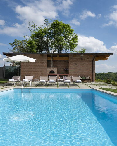 Casa San Grato - Roero - Langhe, Piemonte: Wolk, Water, Fabriek, Lucht, Eigendom, Gebouw, Zwembad, Azure, Boom, Schaduw
